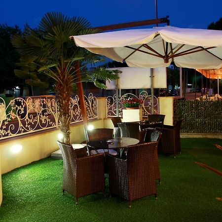 Hotel Monica Червия Экстерьер фото
