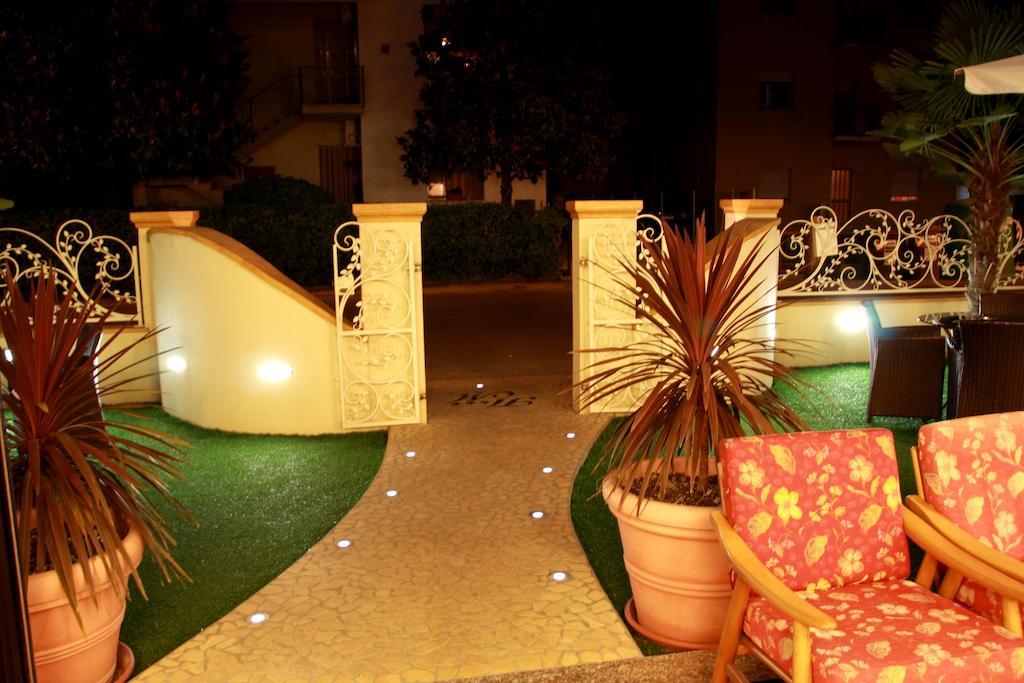 Hotel Monica Червия Экстерьер фото